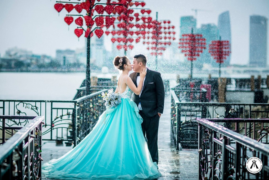 Ảnh cưới tại Cầu Tình Yêu